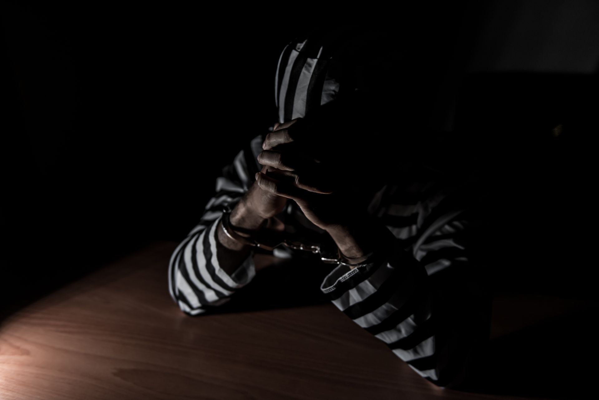 The suspect wear prisoner cloths was arrested at the investigation, interview to find out the truth, the thief was caught by the police come to the dark room,Thailand people,Knife in hand The suspect wear prisoner cloths was arrested at the investigation, interview to find out the truth, the thief was caught by the police come to the dark room,Thailand people,Knife in hand